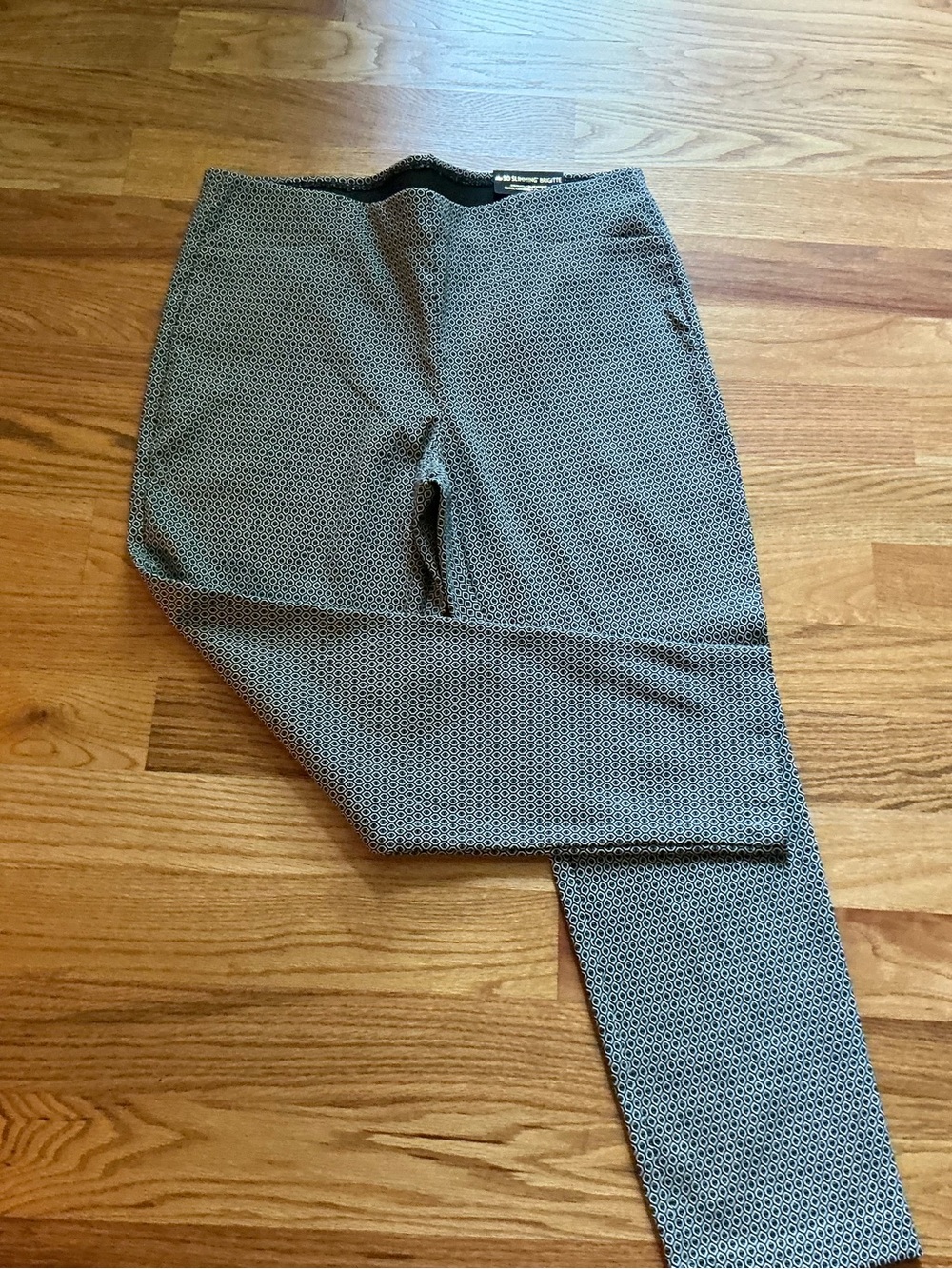 Chico’s So Slimming Brigitte Ankle Pamts Size 2.5